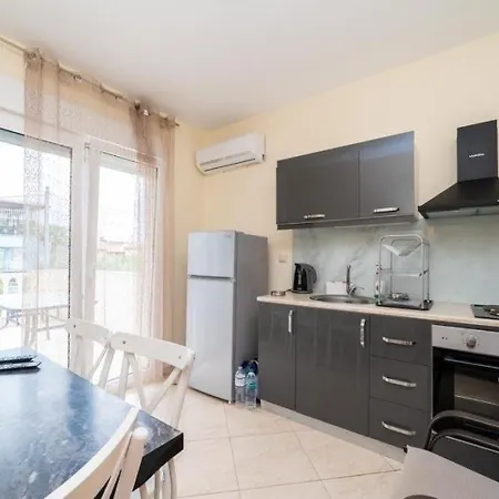Apartament Thea